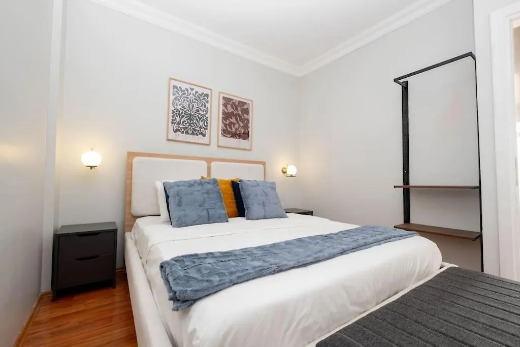 Bosphorus View With 3 Bedrooms Istanbul Apartment